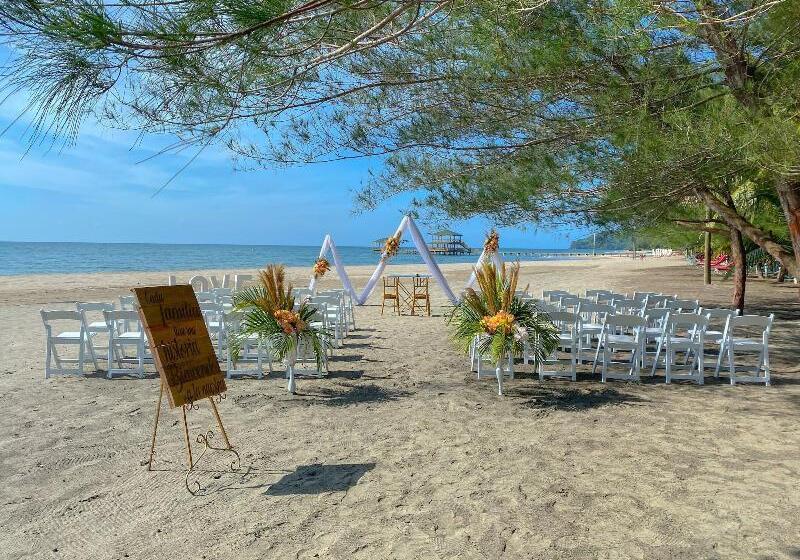 هتل La Ensenada Beach Resort  All Inclusive