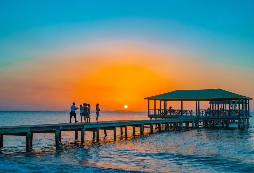 هتل La Ensenada Beach Resort  All Inclusive
