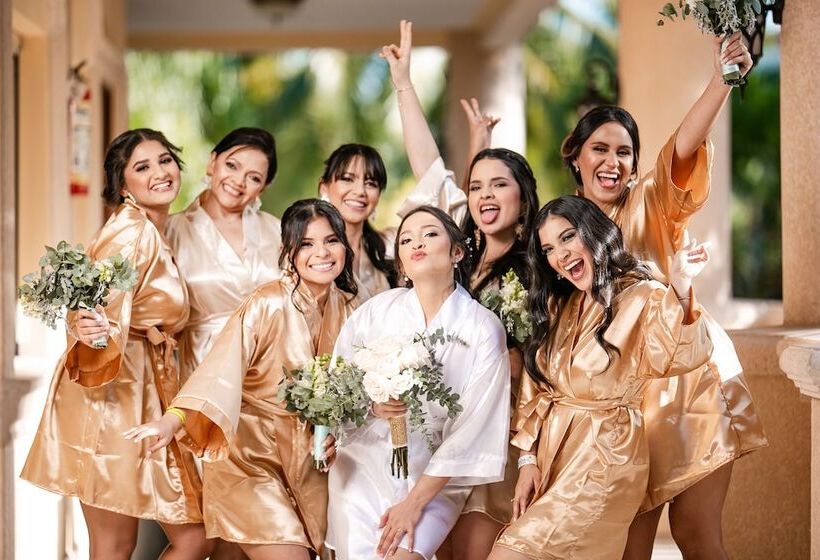 هتل La Ensenada Beach Resort  All Inclusive