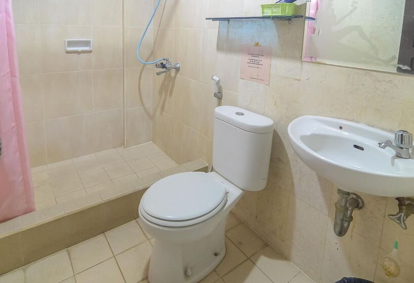 هتل Reddoorz Near Tugu Naga Singkawang