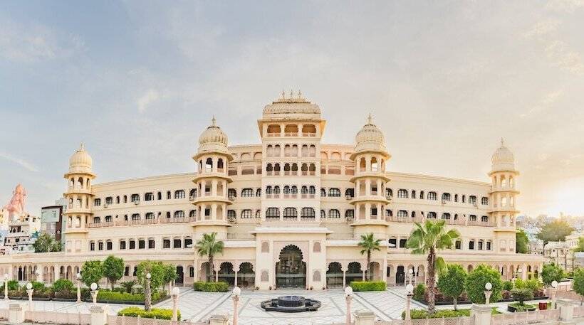 فندق Shree Vallabh Vilas Lords Plaza Nathdwara   Pure Veg