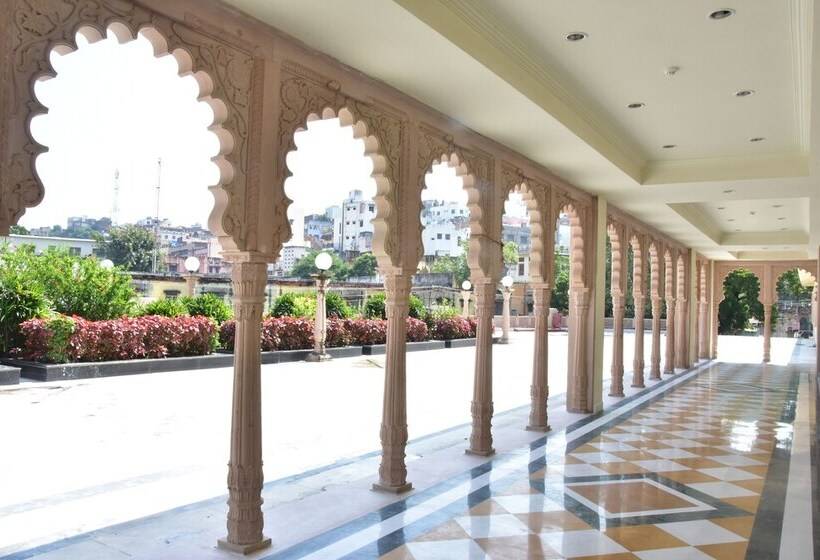 בית מלון כפרי Shree Vallabh Vilas Lords Plaza Nathdwara   Pure Veg