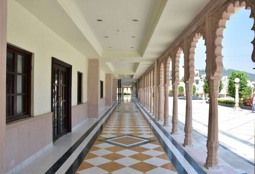 בית מלון כפרי Shree Vallabh Vilas Lords Plaza Nathdwara   Pure Veg