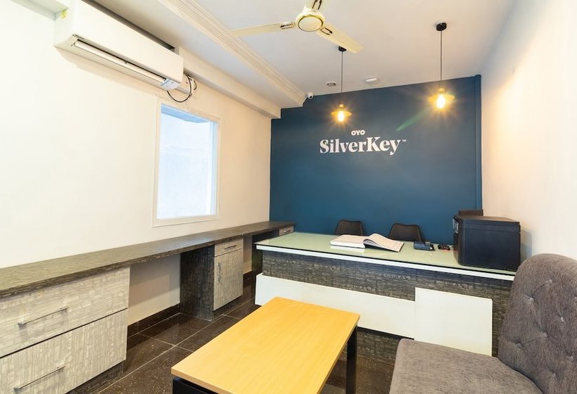هتل Silverkey Executive Stays 22453 Himayat Nagar Circle