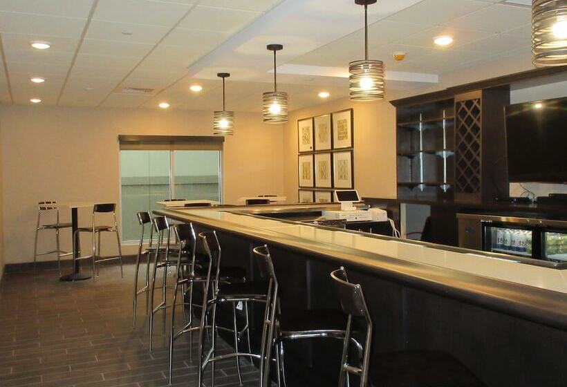 בית מלון כפרי Sleep Inn Spokane Airport