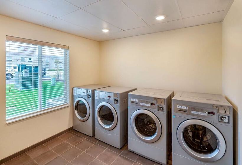 בית מלון כפרי Sleep Inn Spokane Airport