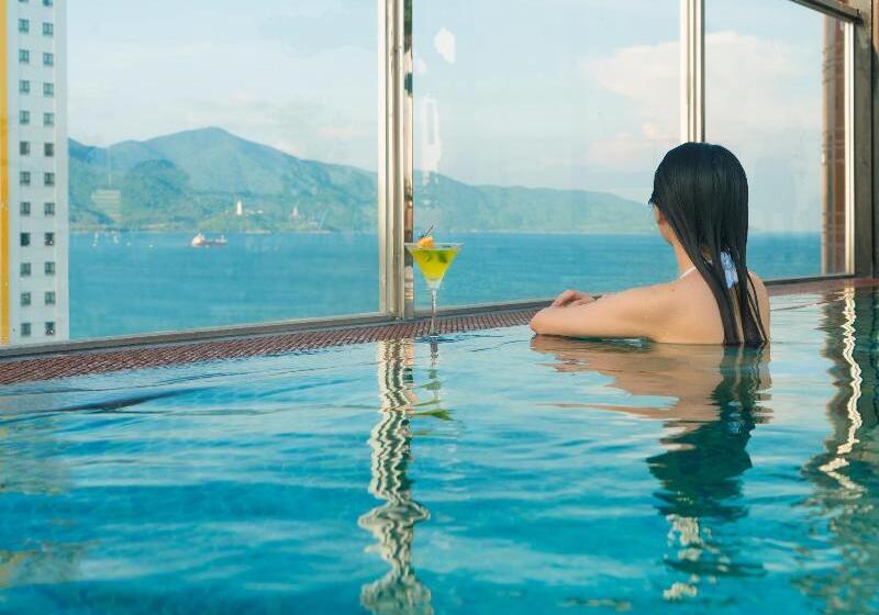 Sofiana My Khe Hotel & Spa  Rooftop Pool Bar