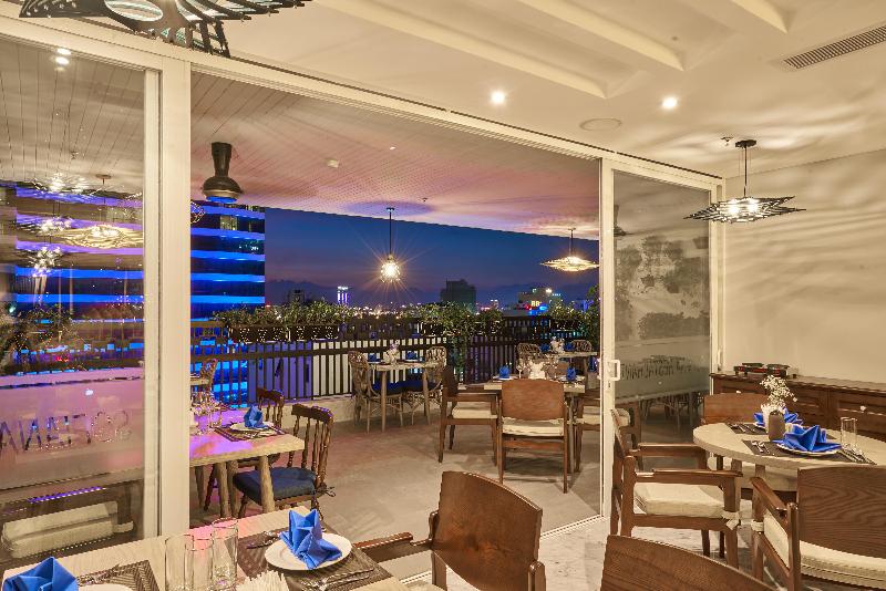 Sofiana My Khe Hotel & Spa  Rooftop Pool Bar