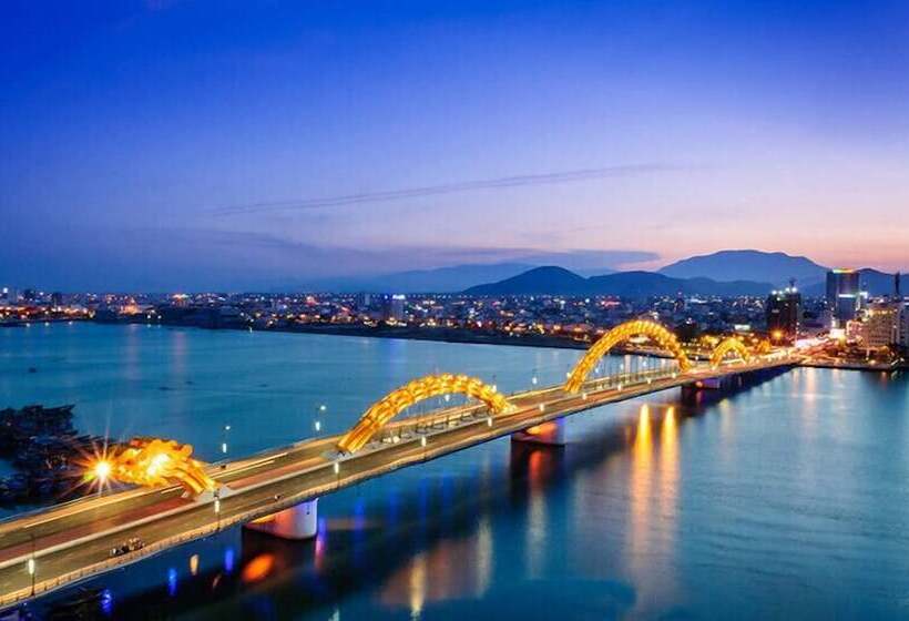 Sofiana My Khe Hotel & Spa  Rooftop Pool Bar