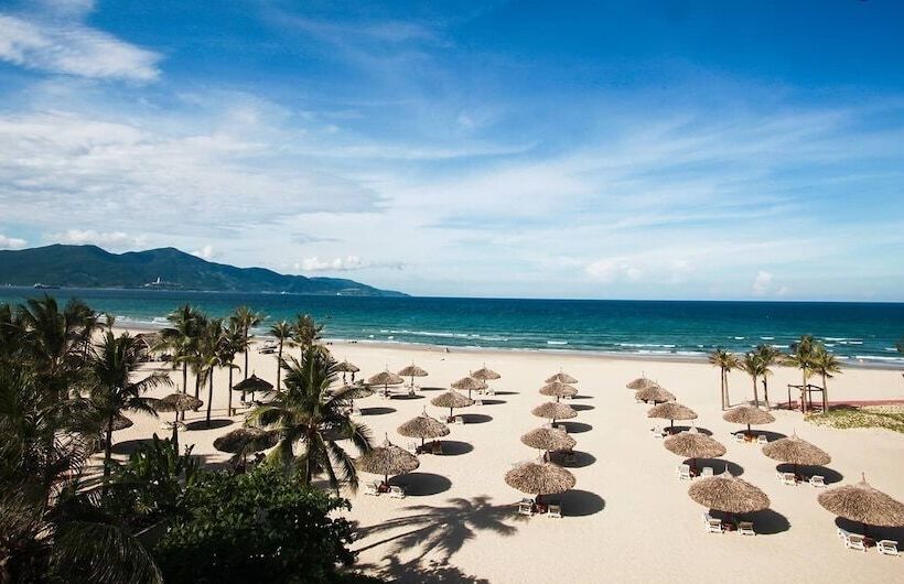 Sofiana My Khe Hotel & Spa  Rooftop Pool Bar