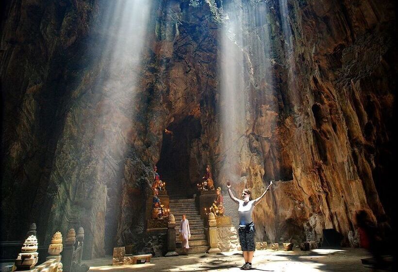 Sofiana My Khe Hotel & Spa  Rooftop Pool Bar