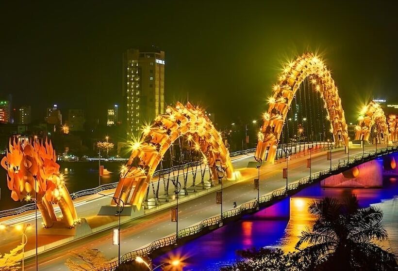 Sofiana My Khe Hotel & Spa  Rooftop Pool Bar