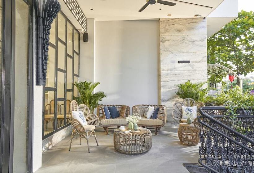 Sofiana My Khe Hotel & Spa  Rooftop Pool Bar