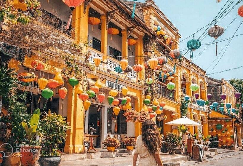 Sofiana My Khe Hotel & Spa  Rooftop Pool Bar