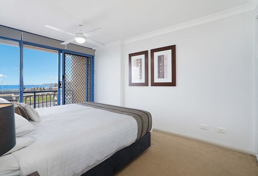 Newcastle Short Stay Apartments   Sandbar Newcastle Beach