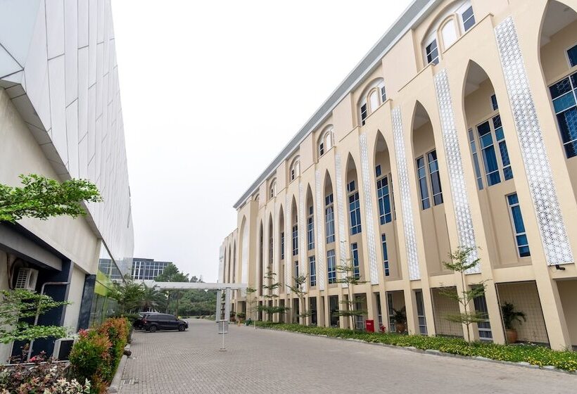 Travel Hub Hotel Kualanamu Airport