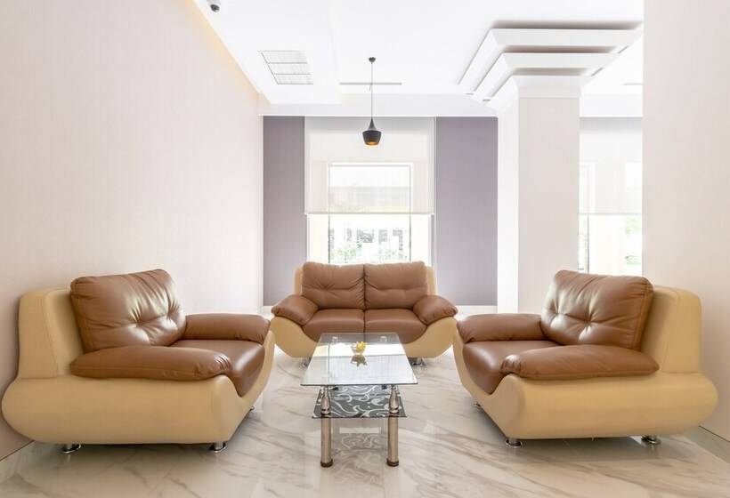 Travel Hub Hotel Kualanamu Airport