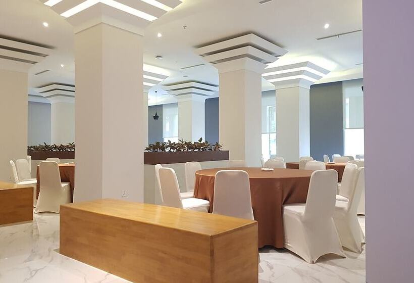 Travel Hub Hotel Kualanamu Airport