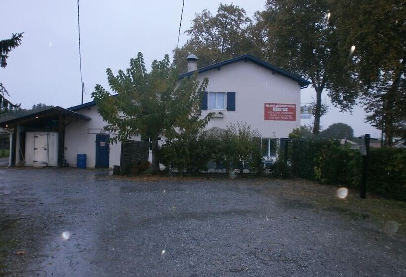 ホテル Auberge Saint Christophe