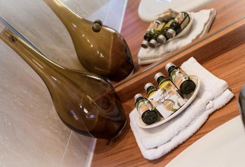 Отель L Ancienne Auberge