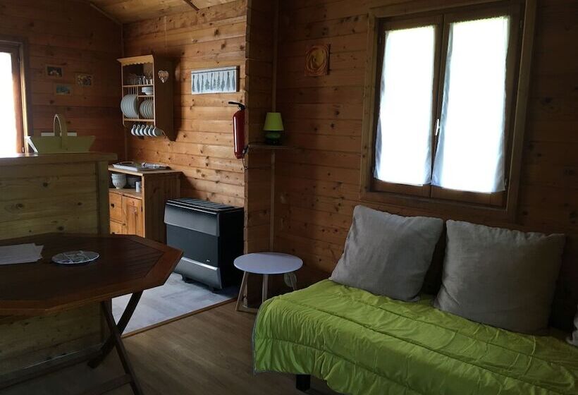 Отель Les Chalets De Fiolles