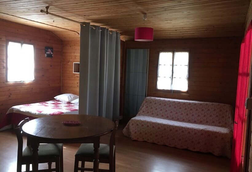 Отель Les Chalets De Fiolles