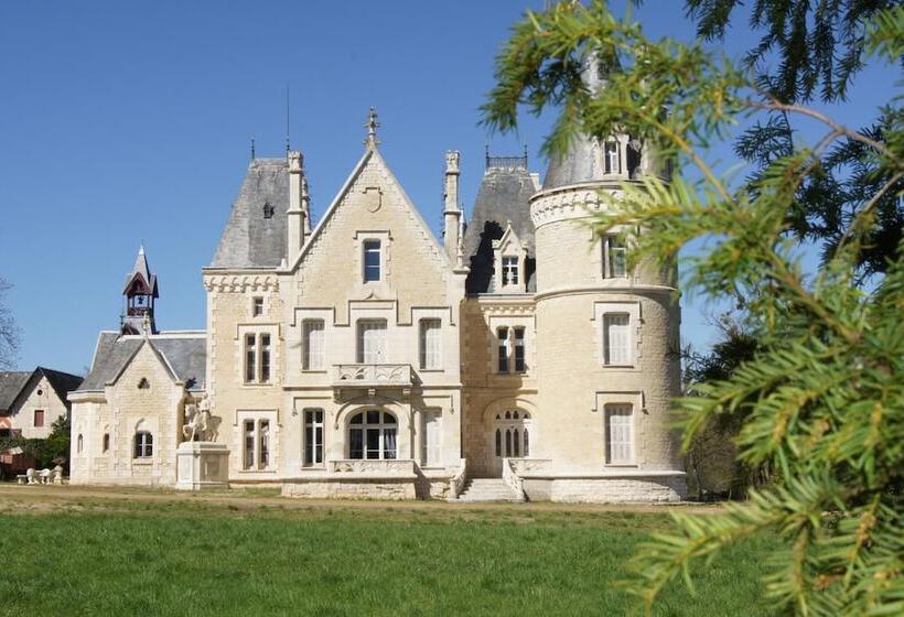 ペンション Château Des Chevaliers De Londigny