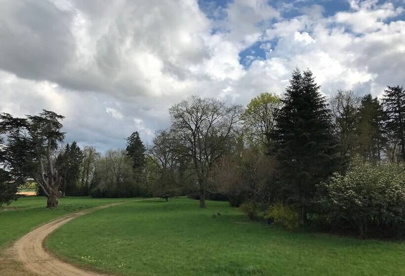 ペンション Château Des Chevaliers De Londigny