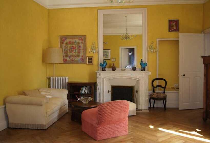 ペンション Château Des Chevaliers De Londigny