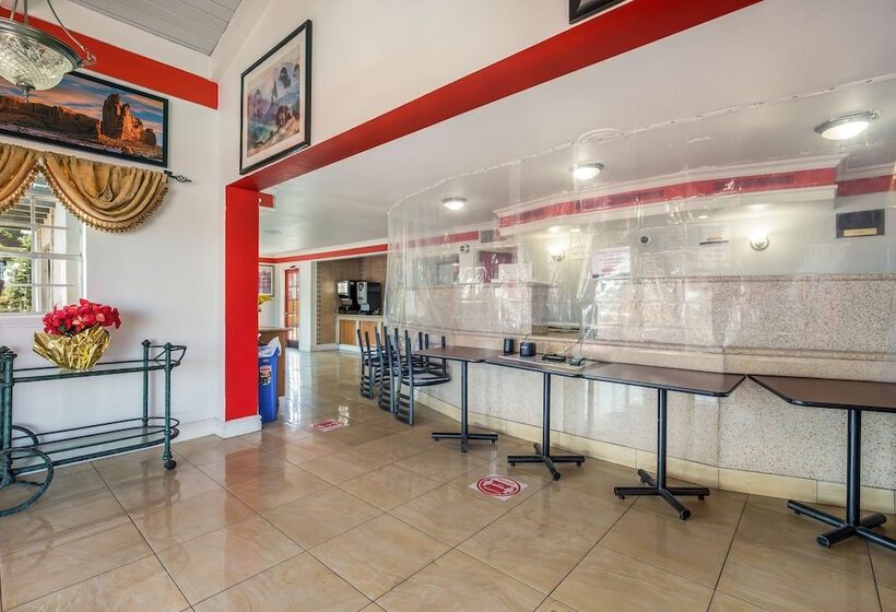 Отель Americas Best Value Inn Denver