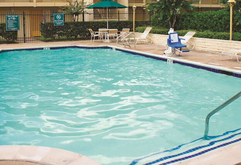 Отель Baymont By Wyndham Houston La Porte