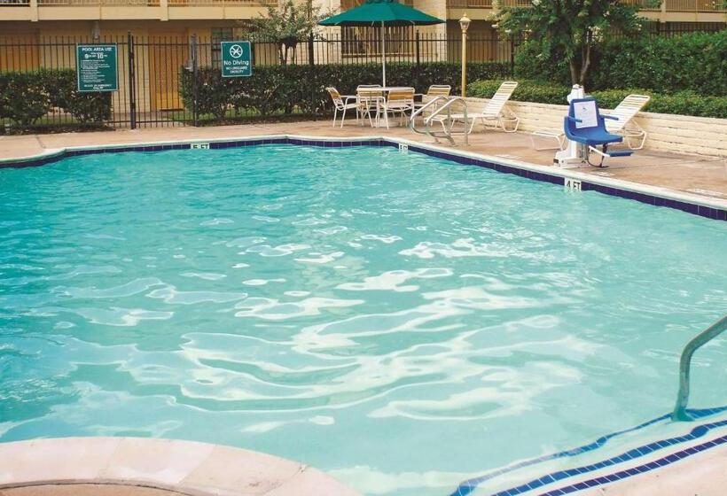 فندق Baymont By Wyndham Houston La Porte