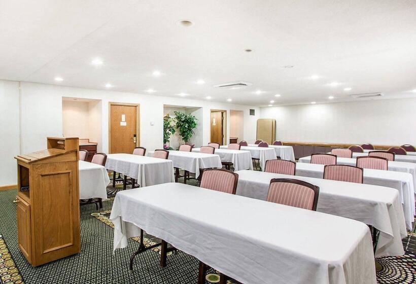 בית מלון כפרי Comfort Inn Bourbonnais Near I57