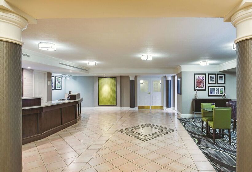 בית מלון כפרי Days Inn By Wyndham Gainesville Florida