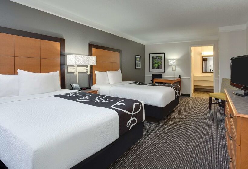 בית מלון כפרי Days Inn By Wyndham Gainesville Florida