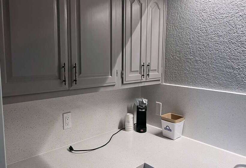 فندق Days Inn By Wyndham Sulphur West