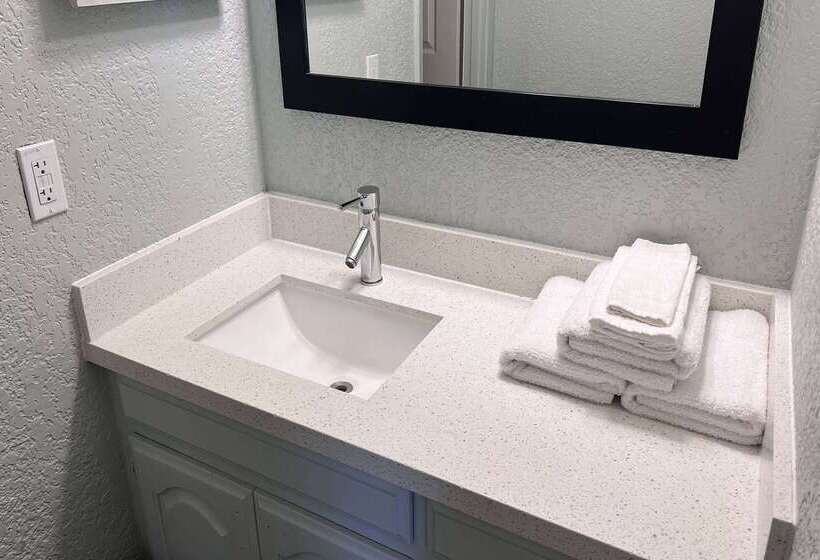 فندق Days Inn By Wyndham Sulphur West