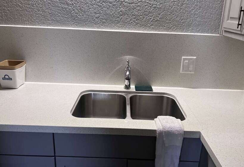 فندق Days Inn By Wyndham Sulphur West