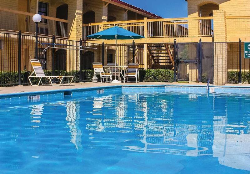 فندق Days Inn By Wyndham Sulphur West