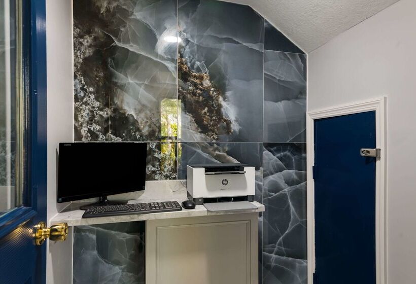 Отель Quality Inn & Suites Altamonte Springs Orlando North