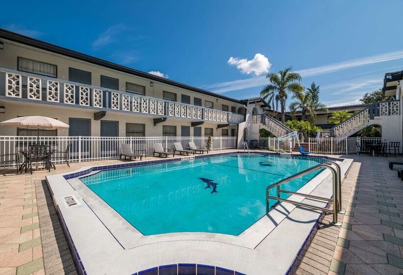 Отель Quality Inn & Suites Altamonte Springs Orlando North