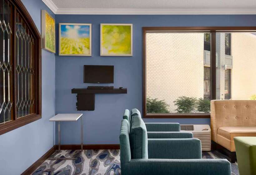 فندق Days Inn & Suites By Wyndham Merrillville