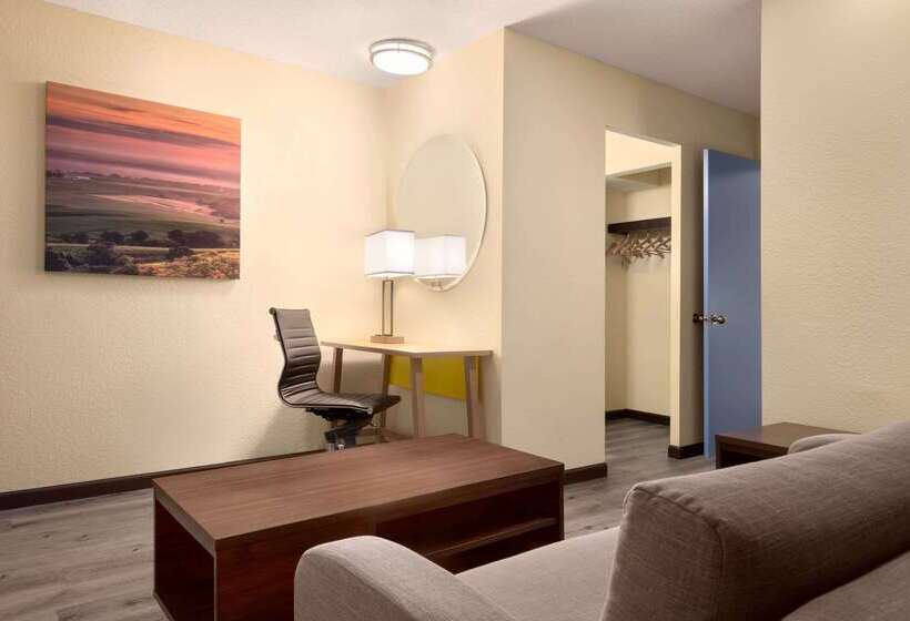 فندق Days Inn & Suites By Wyndham Merrillville