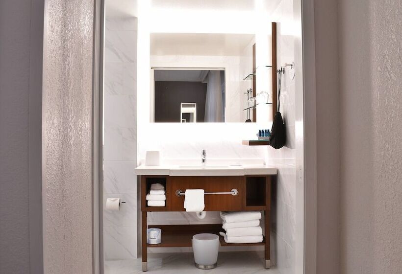 Delta Hotels By Marriott Indianapolis East