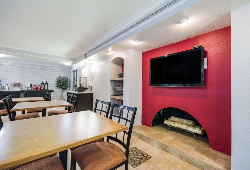 فندق Econo Lodge