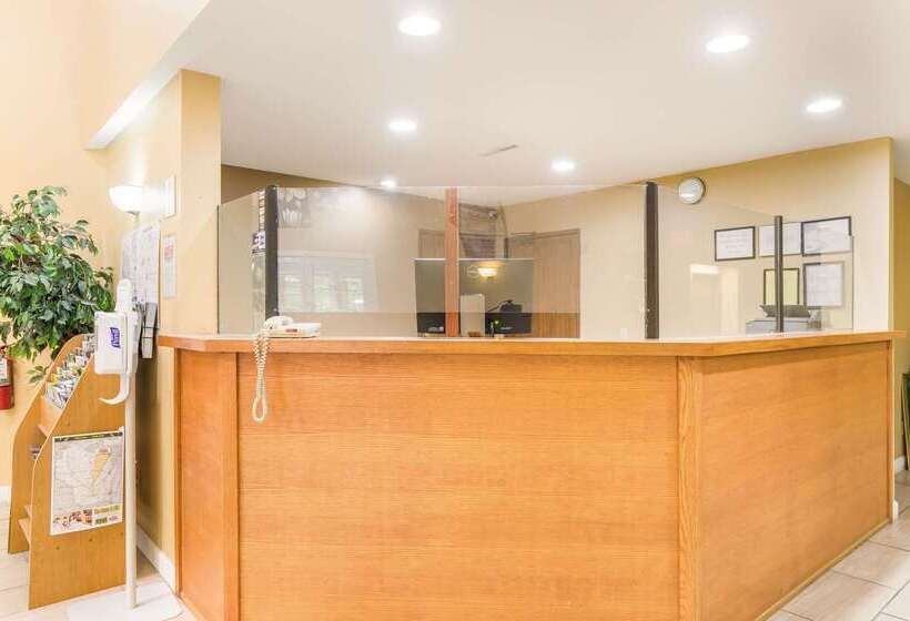 فندق Econo Lodge