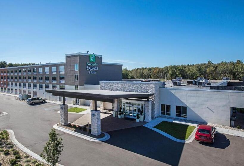 Отель Holiday Inn Express & Suites Ludington, An Ihg