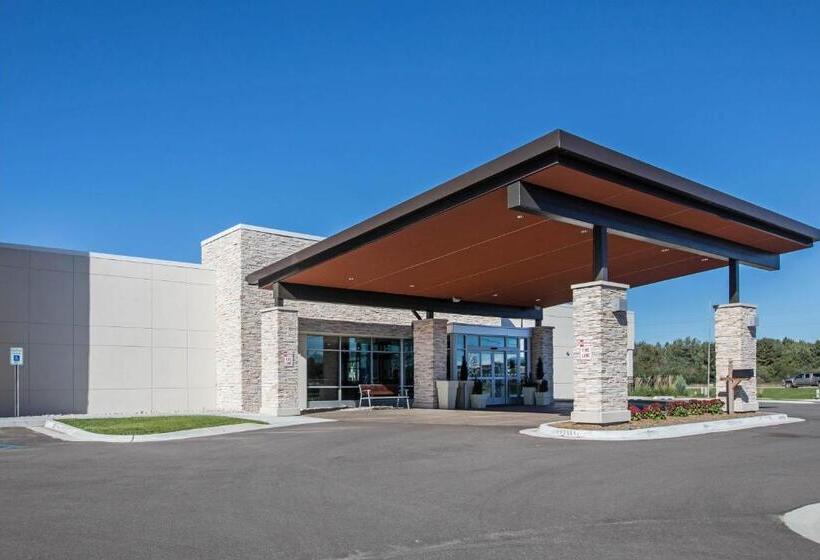 Отель Holiday Inn Express & Suites Ludington, An Ihg