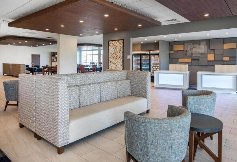 Отель Holiday Inn Express & Suites Ludington, An Ihg