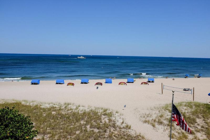 酒店 La Costa Beach Club